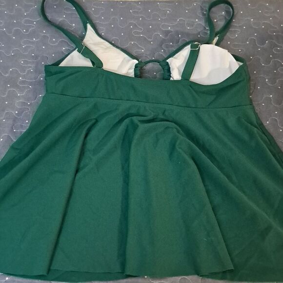 Green Women's Tankini Swim top size medium - Picture 2 of 3